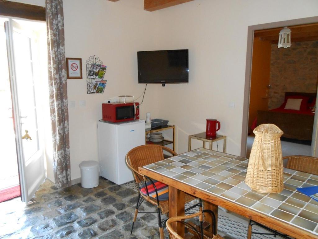 La Dame Blanche Bed & Breakfast Saint-Maurice-d'Ibie Exterior photo